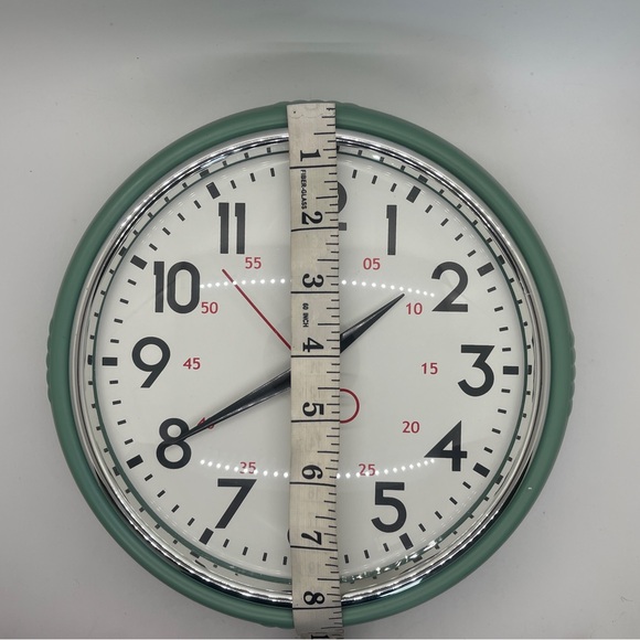 Vintage Green Plastic Analog Wall Clock - Picture 7 of 11